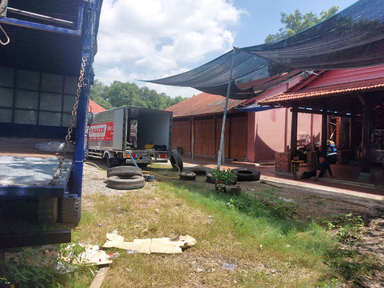 Vá Vỏ Xe Ô Tô, Xe Tải, Container Lưu Động Giá Tốt Tại Bình Dương – TP.HCM